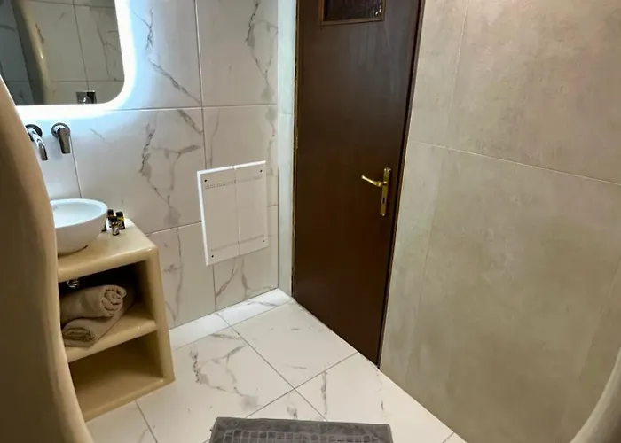 Lacasacentrale Triovasálos