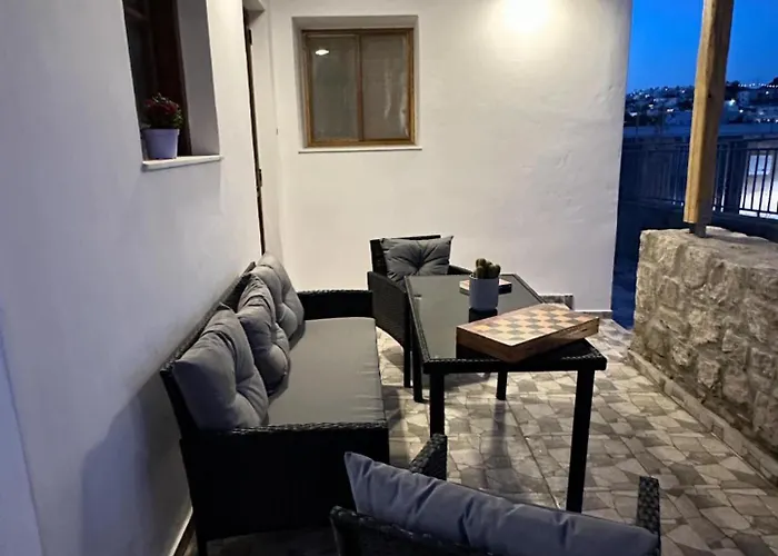 Lacasacentrale Triovasálos